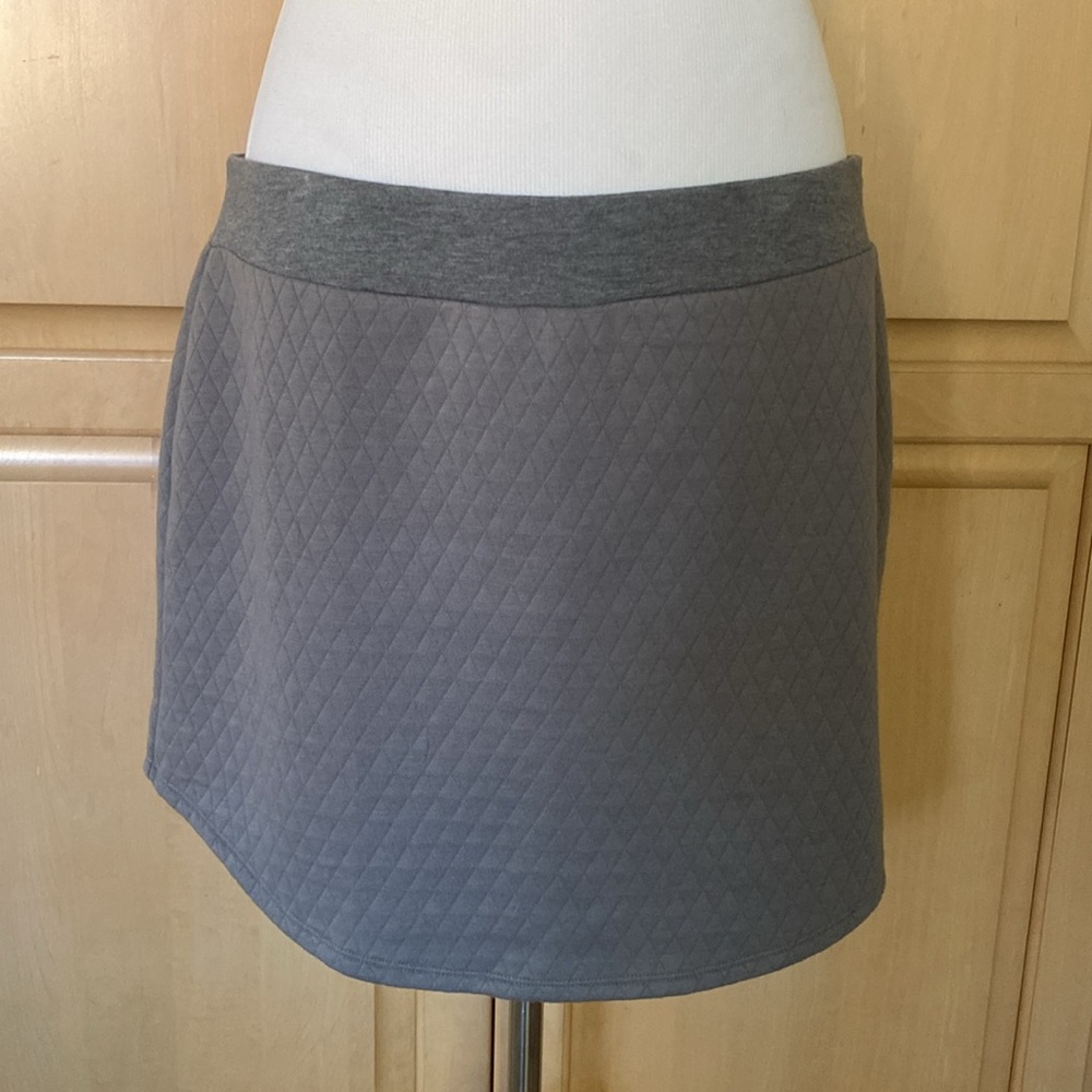 Adidas quilted gray skirt size Large